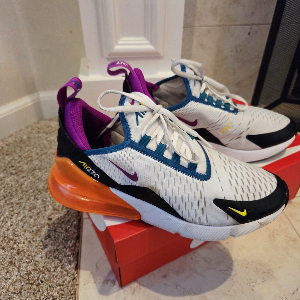 Nike Kids Air Max 270 White and Black Sneakers Size 6